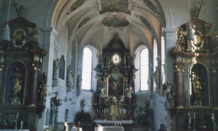 Foto vom Altarraum in St. Andreas in Roßhaupten