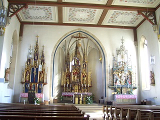 Foto vom Altarraum in St. Peter und Paul in Rimpar