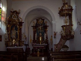 Foto vom Altarraum in St. Wolfgang in Hausen