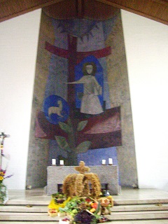 Foto vom Altarraum in Heilige Familie in Rott am Lech