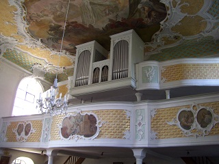 Foto der Orgelempore in St. Martin in Scheuring