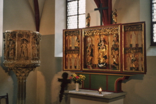 Foto vom Altar mit Lutherkanzel in der Nikolaikirche in Leipzig