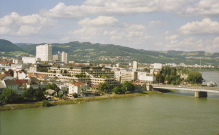 Blick auf Donau und Linz
