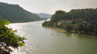 Blick auf das Donauknie bei Linz