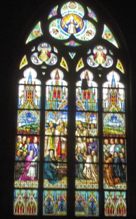 Foto der Fenster über die Grundsteinlegung im Neuen Dom in Linz