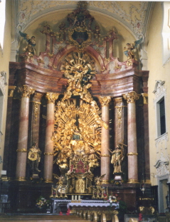 Foto vom Hochaltar der Wallfahrtskirche Sieben Schmerzen Mariä in Linz