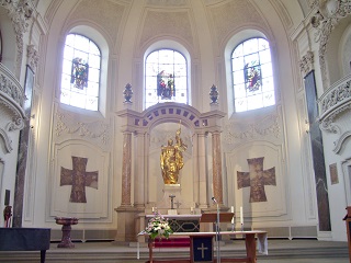 Foto vom Altarraum der Friedenskirche in Ludwigsburg