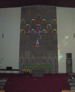 Foto vom Altarraum in Heilig Geist in Lübeck