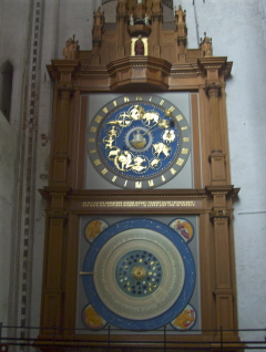 Foto der astronomischen Uhr in St. Marien in Lübeck