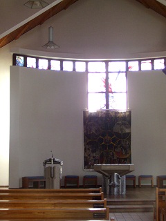 Foto vom Altarraum in St. Josef in Magdeburg