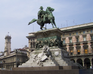 Foto vom Reiterstandbild vor dem Dom in Mailand