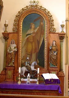 Foto vom linken Seitenaltar mit Helenagemälde in St. Helena in Westenhausen