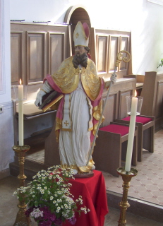 Foto der Ulrichsfigur in St. Ulrich in Aitrang