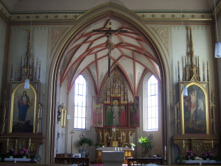 Foto vom Altarraum in St. Jakobus maj in Ruderatshofen