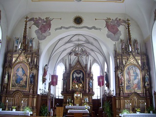 Foto vom Altarraum in St. Vitus, Modestus und Kreszenzia in Rettenbach