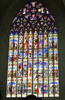 Foto vom rechten Seitenaltarfenster in St. Romuald in Mechelen