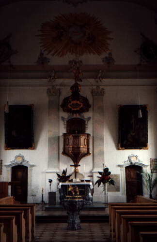Foto von Altar und Kanzel in St. Martin in Steinheim