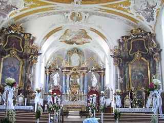 Foto vom Altarraum in Maria Kappel in Schmiechen