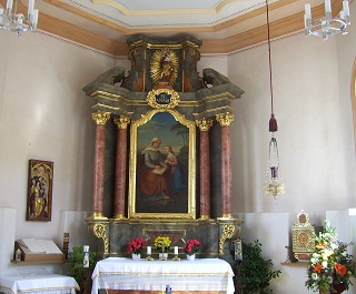 Foto vom Altar in der St.-Anna-Kapelle in Merching