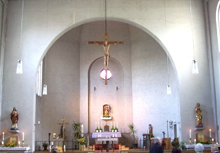 Foto vom Altarraum in Mariä Himmelfahrt in Mering-St. Afra