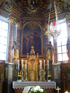 Foto vom Altar in St. Johannes Baptist in Schmiechen