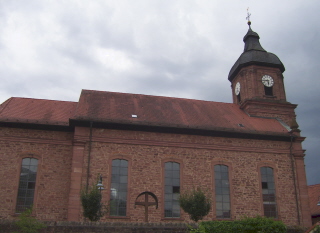 Foto von St. Johannes in Weilbach (seitlich)