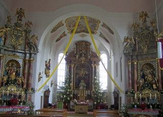 Foto vom Altarraum in St. Michael in Dirlewang