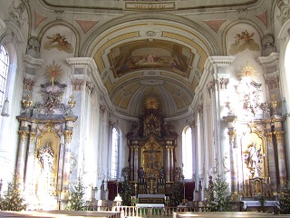 Foto vom Altarraum in St. Stephan in Pfaffenhausen