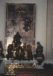 Foto vom linken Seitenaltar in St. Stephan