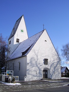 Foto der Adventskirche in Neuaubing