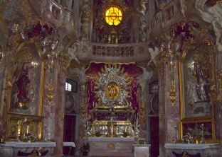 Foto vom Altarraum der Asamkirche in München