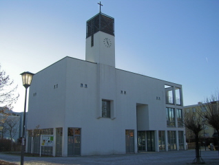 Foto der Dietrich-Bonhöfer-Kirche in Neuperlach-Süd