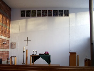 Foto vom Altarraum in Heilig-Geist in Moosach