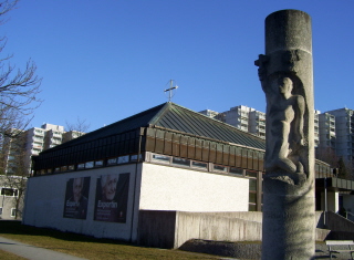 Foto der Lätarekirche in München-Neuperlach