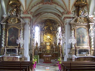 Foto vom Altarraum in Mariä Himmelfahrt in Talkirchen