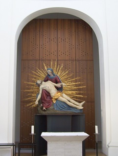 Foto vom Altar der Kapelle Schmerzhafte Muttergottes in München