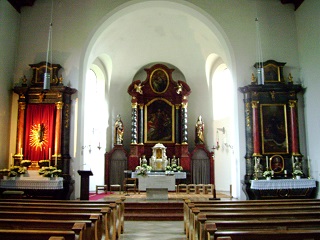 Foto vom Altarraum in St. Achaz in München