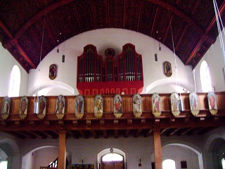 Foto der Orgelempore in St. Achaz in München