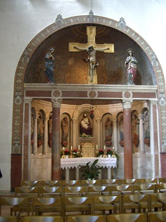 Foto vom linken Seitenaltar in St. Anna in München-Lehel