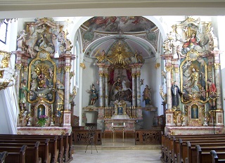 Foto vom Altarraum in St. Georg in Bogenhausen