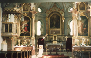 Foto vom Altarraum in St. Johann Baptist (alt) in Haidhausen