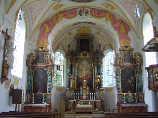 Foto vom Altarraum in St. Margaret (alt) in München-Sendling