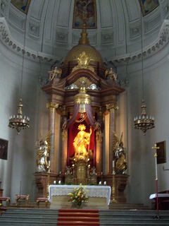 Foto vom Altar in St. Margaret in München-Sendling
