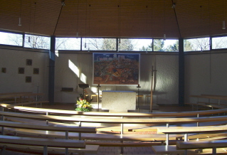 Foto vom Altarraum in St. Stephan in Neuperlach