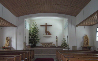 Foto vom Altarraum in St. Vinzenz in München