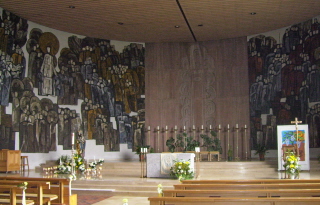 Foto vom Altarraum in der Zwölf-Apostel-Kirche in Münchem-Leim