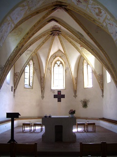 Foto vom Altarraum in Mariä Geburt in Altenstadt