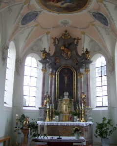 Foto vom Altar in Mariä Himmelfahrt in Biberachzell