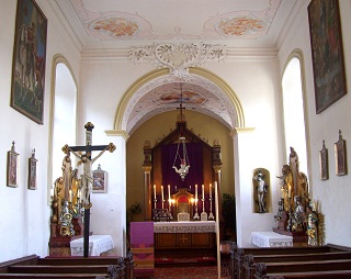 Foto vom Altarraum in St. Martin in Ellenbrunn