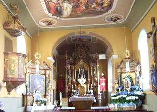 Foto vom Altarraum in St. Mauritius in Emskeim